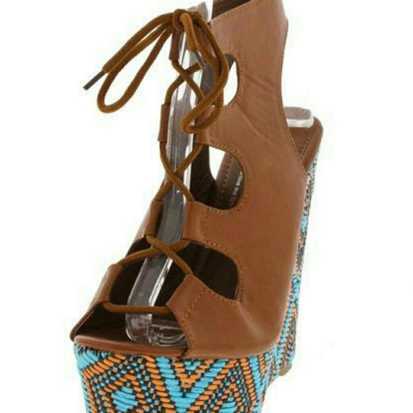 Womens wedge, stylish and a must have. New - Picture 3 of 3